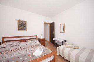 Apartments Mira -One Bedroom Apartment with Terrace and Sea View A1 - Splitska - 3