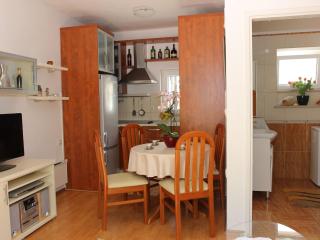 Holiday House Granny Mary - Two Bedroom Holiday Home ST - Sutivan - 7