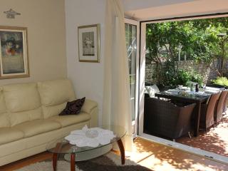 Holiday House Granny Mary - Two Bedroom Holiday Home ST - 8