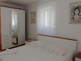 Holiday House Granny Mary - Two Bedroom Holiday Home ST - Sutivan - 1