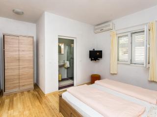 Guest House Oreb - One Bedroom Apartment with Terrace and Sea View - 3