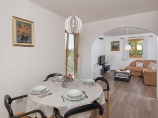 2 bedroom apartment with balcony - Šipanska Luka - 3