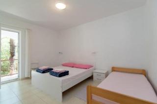Apartments Boguvila - Two-Bedroom Basic Apartment with Terrace A1 - ST - Supetar - 4