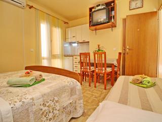 Apartments Sea Line - Two Bedroom Apartment with Terrace and Sea View - Prigradica - 5