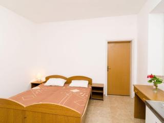 Apartment with balcony and sea view - Pomena - 9