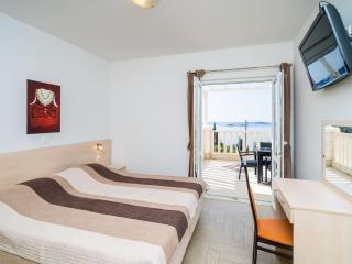 Villa Samba - Two-Bedroom Apartment with Terrace and Sea View - A4 1 - 4