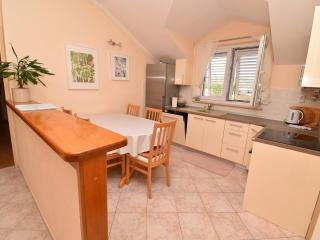 2 bedroom apartment with garden - 6