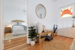 Stylish Escape with Sea Breezes & Comfort - Bridport - 6