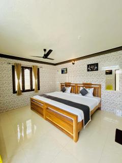 SSS Golden Resorts - Kuttālam - 0
