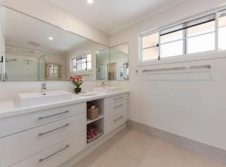 Luxury Mooloolaba Waterfront Retreat - Mooloolaba - 4