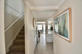 Luxury Mooloolaba Waterfront Retreat - Mooloolaba - 2