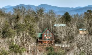 Bear Necessities Forget about your worries and cozy up around the firepit with friends - Morganton - 2