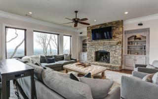 MountainView - Luxury VIEWS Pool Table Hot Tub Gourmet Kitchen - Holcomb - 1