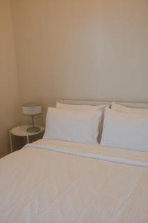 Uptown Suites-Aesthetic Chic 2 Bedroom Apartment in Uptown Parksuites BGC - Manila - 3