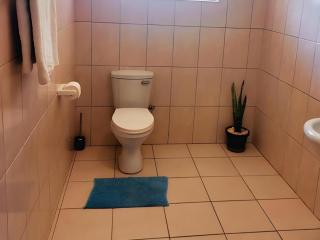 Kate's Nest Guesthouse & Backpackers - Windhoek - 6