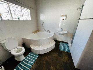 Kate's Nest Guesthouse & Backpackers - Windhoek - 9