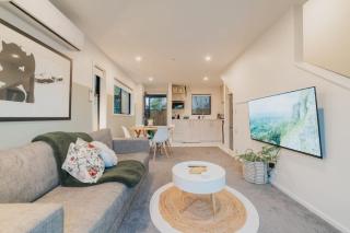 Misty Meadows Manor - Your Urban Oasis - Christchurch - 4
