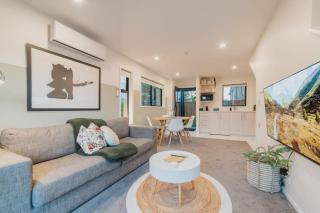 Misty Meadows Manor - Your Urban Oasis - Christchurch - 2