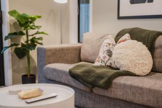 Misty Meadows Manor - Your Urban Oasis - Christchurch - 3