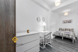 Fantastic 4 bedroom apartment in Russell Square - 5