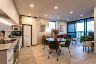 Luxury Life Galore - Sleeps 4 - 7