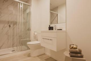 Bright & Airy on Tuam - 2Bedroom Apartment - Christchurch - 4