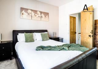 Chic Two-Bedroom House - Central, Garden, Fast Wi-Fi, Perfect for Business Travellers By AV Hughes Properties - Northampton - 4