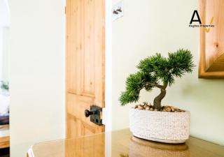 Contemporary Two-Bedroom House - Free Wi-Fi, Garden, Free Parking, Ideal for Extended Stays By AV Hughes Properties - 1