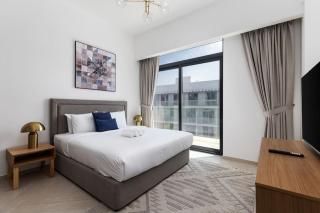 Waves - Luxurious Comfort with City Views in Oxford 212 - Dubai - 8