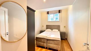 Grand Hotel Residents - 4