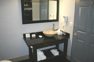 Days Inn & Suites by Wyndham Bonita Springs North Naples - 5