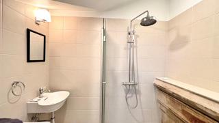 Grand Hotel Residents - 4