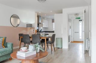 Stylish & Chic 3 bed House - Cambourne - 4