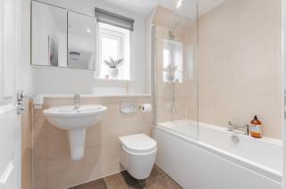 Stylish & Chic 3 bed House - Cambourne - 6