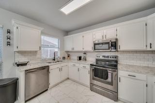 Spacious 5BR 2,5BA Holiday Home with Poo - 1