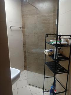 Cozy Peaceful Single Room with Balcony and Attached Washroom - Al Ḩamīdīyah - 4