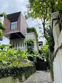 Luxury Pool Villa with Jacuzzi & Lift by Thonglor - Bangkok - 9