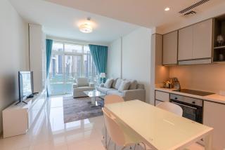 Luxury Living in Emaar Beachfront with Private Beach - 4