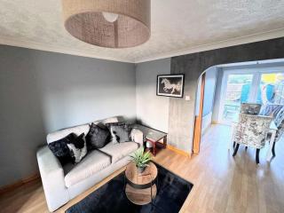 Ashford Blissful Retreat Modern 3-Bed House - 3