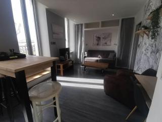 Le Bouda avec un balcon vue sur la République - Castelnaudary - 1