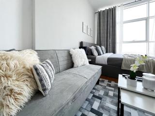Studio Apt w Modern Amenities in Prime Location - Dubai - 0