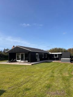 Lovely Newly Renovated Holiday House - 1005 - 0