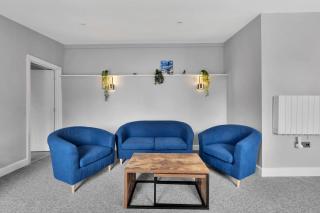 2 Bedroom -Beautiful and Stylish Ensuite Condo with Parking - Norwich - 7