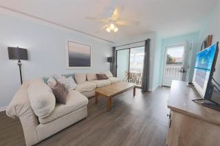 Cute 2 Bedroom Condo at Beachcomber with Beach Access 100 feet Across Street - Gulf Shores - 0