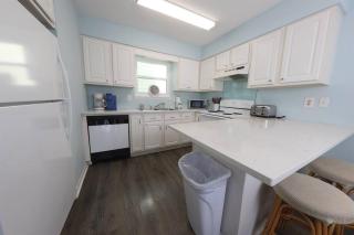 Cute 2 Bedroom Condo at Beachcomber with Beach Access 100 feet Across Street - Gulf Shores - 5