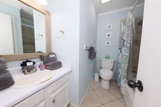 Cute 2 Bedroom Condo at Beachcomber with Beach Access 100 feet Across Street - Gulf Shores - 4
