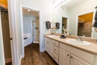 2 Bedroom Lighthouse Condo on the Beach with 2 Outdoor Pools and Heated Indoor Pool - Gulf Shores - 4