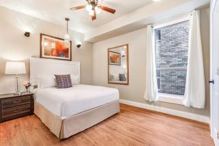 Spacious and Fully Furnished Condo Near St. Charles - New Orleans - 8
