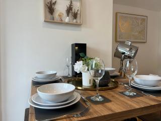 Luxury 2-bed Warwickshire Gem - 2