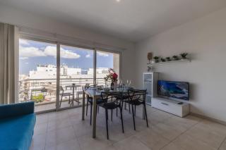 The Pinnacle 3 - 2BED w indoor jacuzzi! by Homely - 4